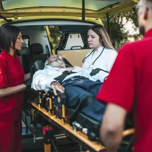 доставка больного человека службой скорой помощи